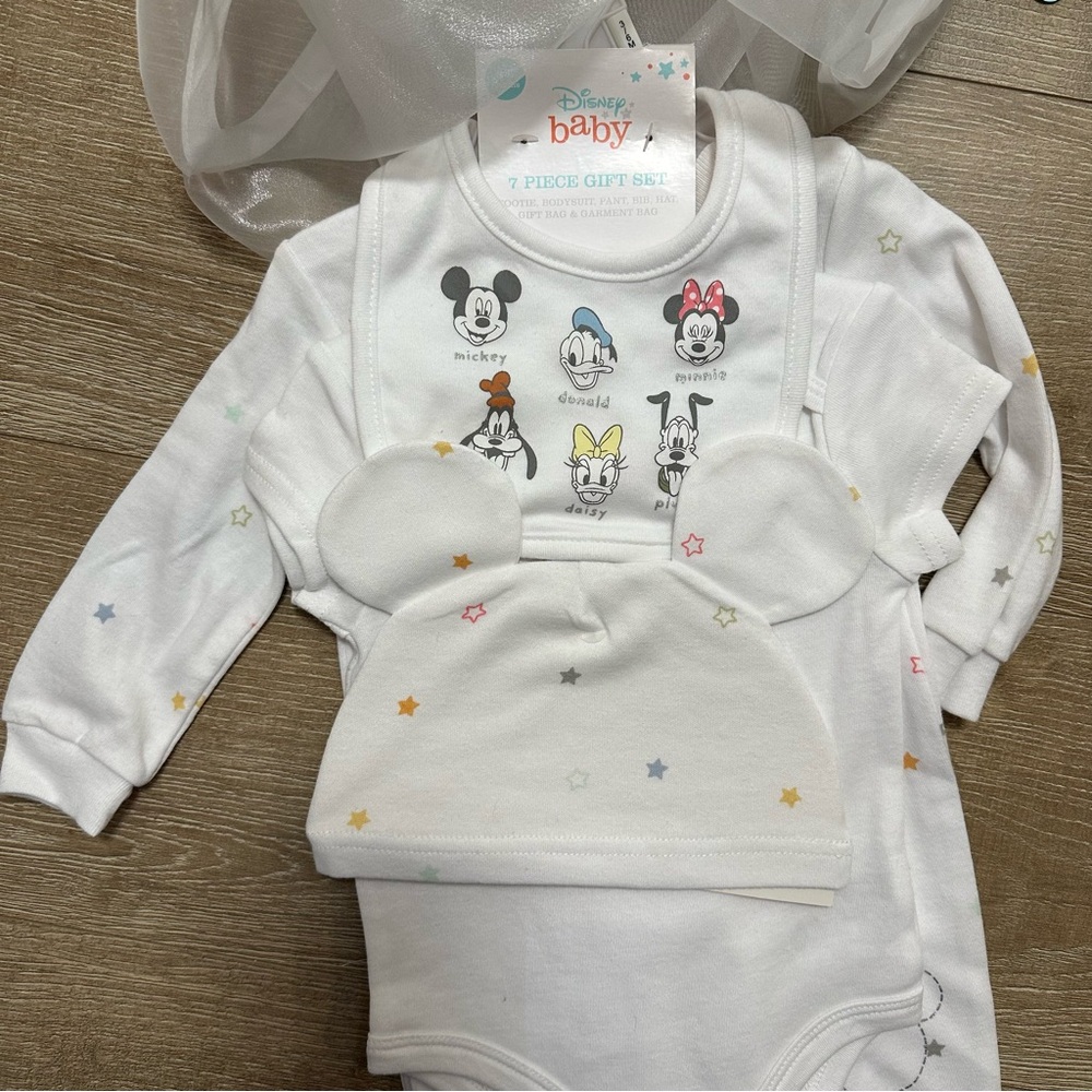 NWT Disney Baby 6 Piece Gift Set